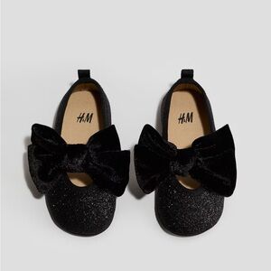 ✨3/$45✨H&M Kids Glittery Black Dress Shoes with Bow